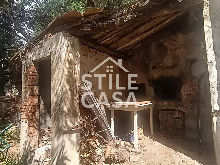 Immagine 21 di Casa colonica in vendita  a Chiesina Uzzanese