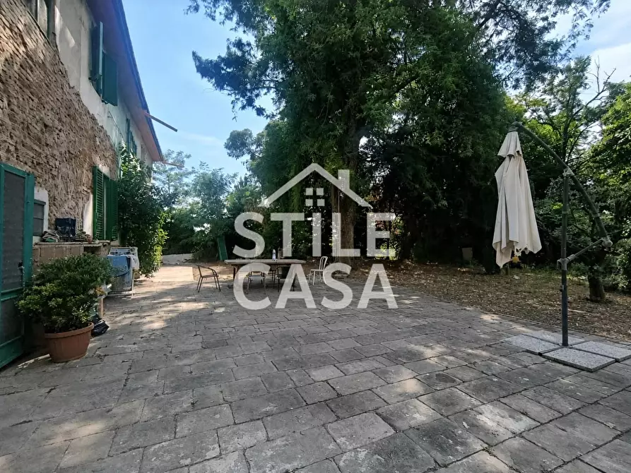 Immagine 1 di Casa colonica in vendita  a Chiesina Uzzanese