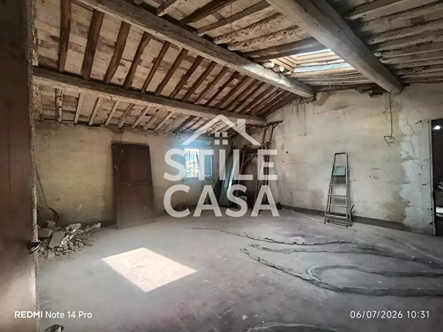 Immagine 12 di Casa colonica in vendita  a Chiesina Uzzanese