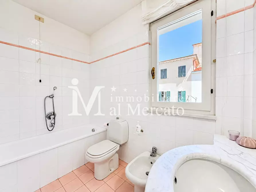 Immagine 25 di Appartamento in affitto  a Viareggio