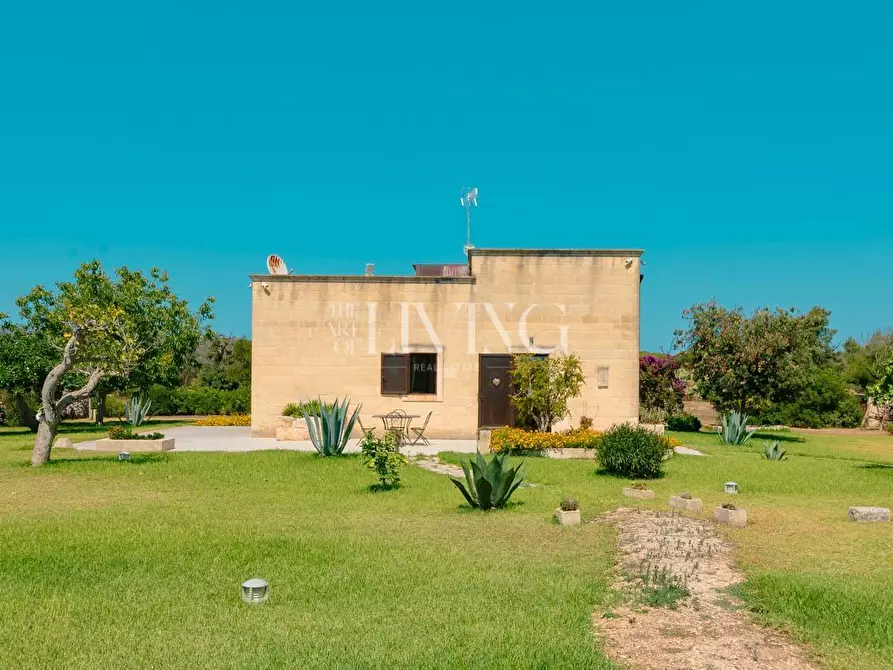 Immagine 2 di Casa indipendente in vendita  a Melendugno