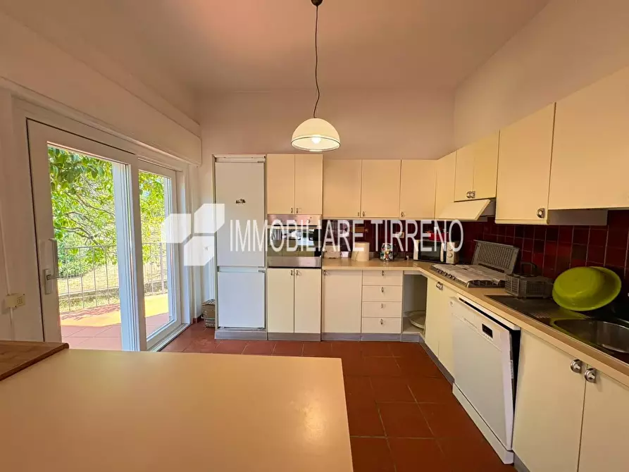 Immagine 15 di Casa bifamiliare in vendita  a Massa