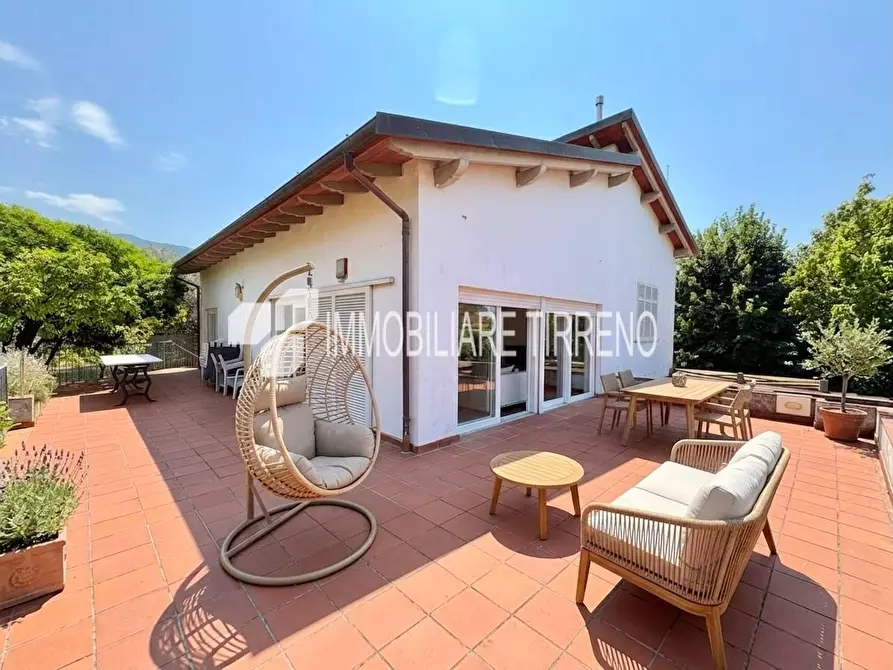 Immagine 1 di Casa bifamiliare in vendita  a Massa