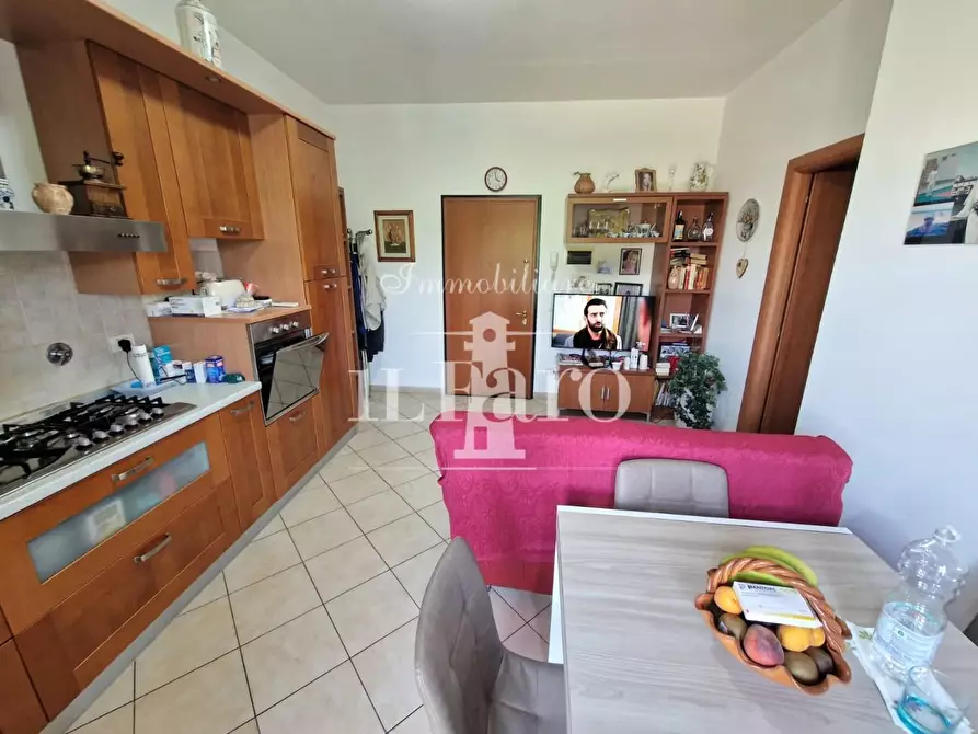 Immagine 1 di Appartamento in vendita  a Campi Bisenzio
