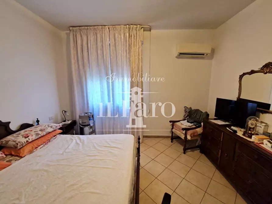 Immagine 11 di Appartamento in vendita  a Campi Bisenzio