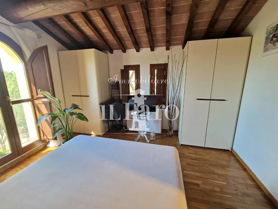 Immagine 11 di Appartamento in vendita  a Campi Bisenzio