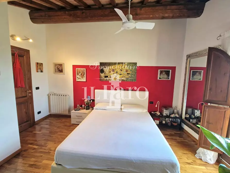 Immagine 14 di Appartamento in vendita  a Campi Bisenzio