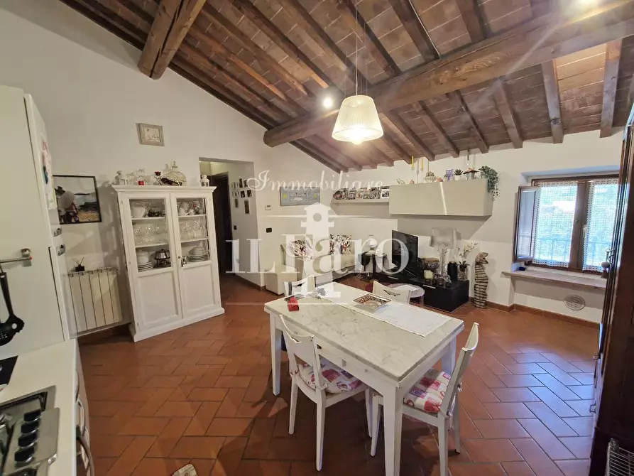 Immagine 1 di Appartamento in vendita  a Campi Bisenzio
