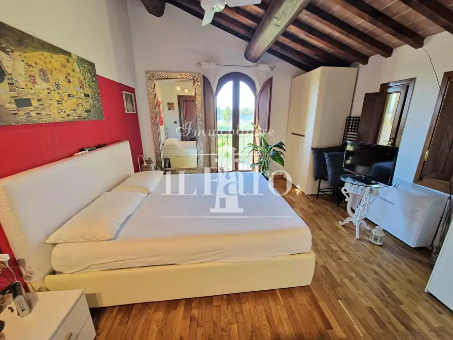 Immagine 12 di Appartamento in vendita  a Campi Bisenzio