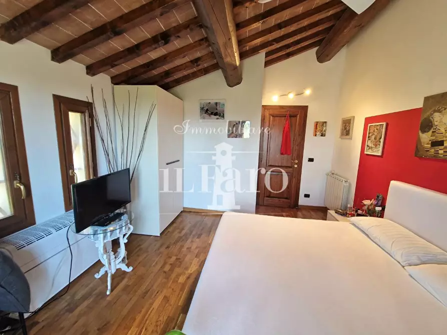 Immagine 13 di Appartamento in vendita  a Campi Bisenzio