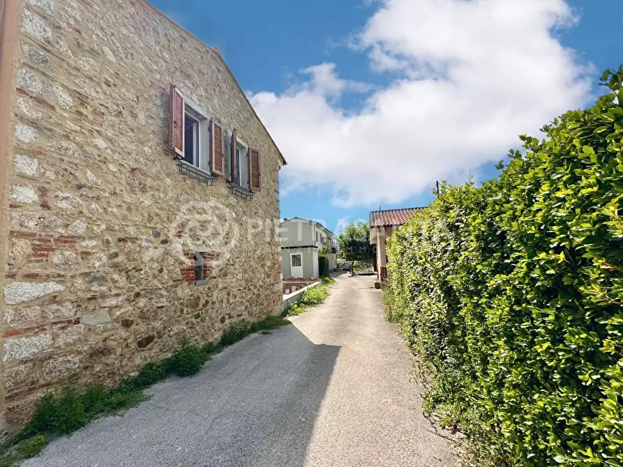 Immagine 2 di Rustico / casale in vendita  a Pietrasanta