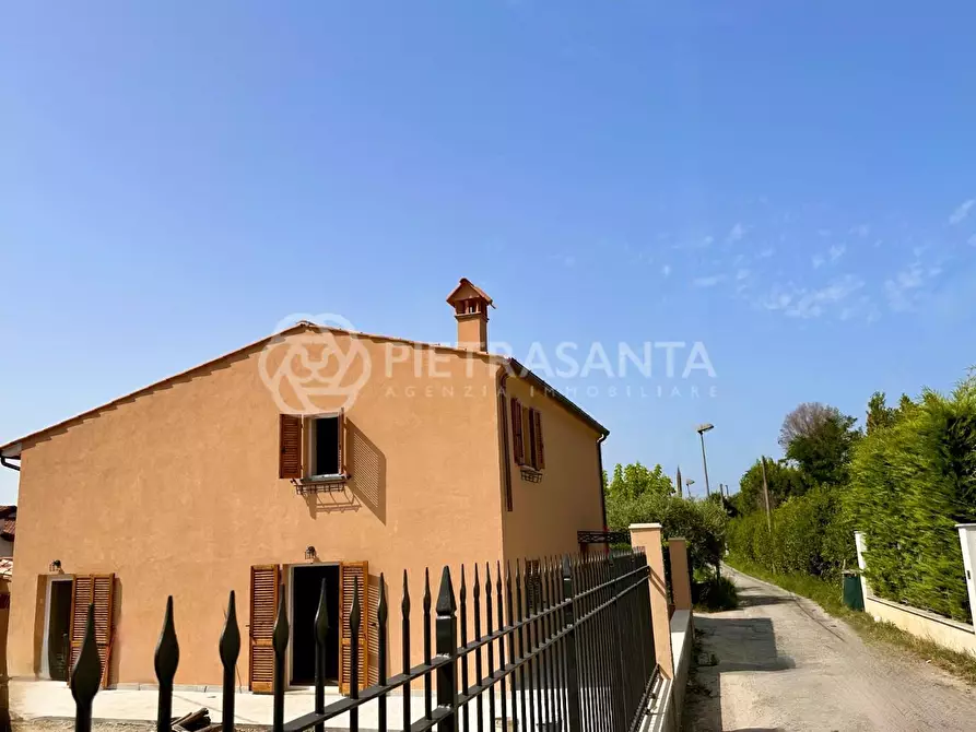 Immagine 7 di Rustico / casale in vendita  a Pietrasanta