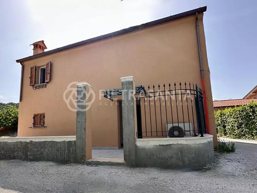 Immagine 6 di Rustico / casale in vendita  a Pietrasanta