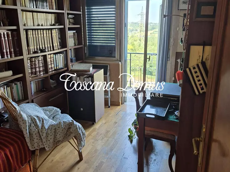 Immagine 9 di Appartamento in vendita  a Siena