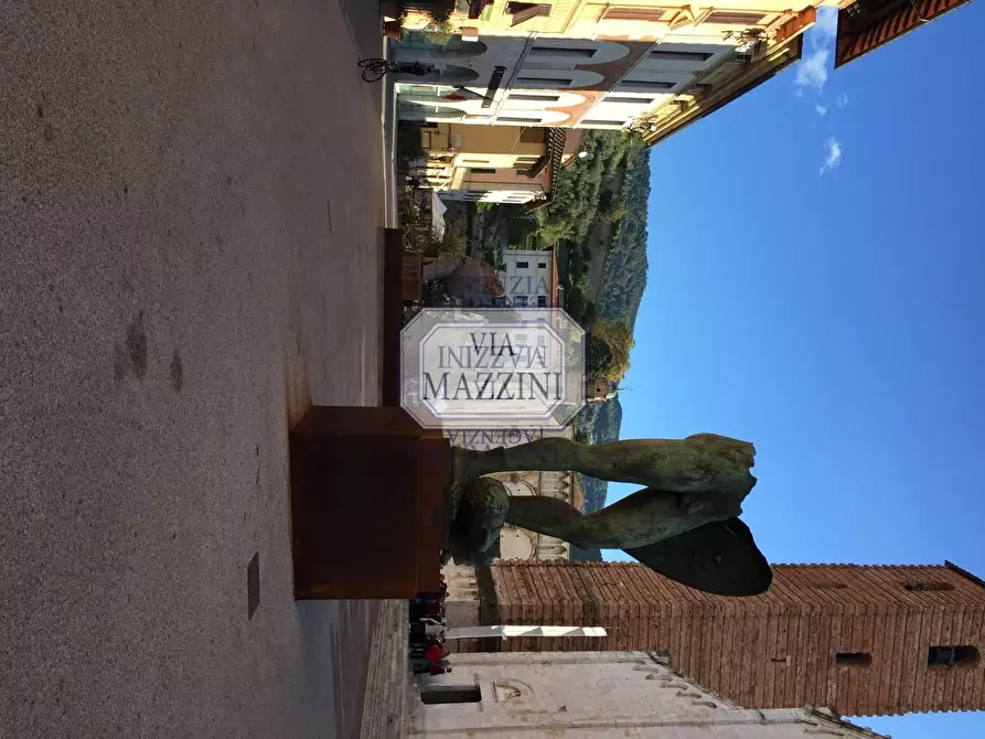 Immagine 12 di Locale commerciale in affitto  a Pietrasanta