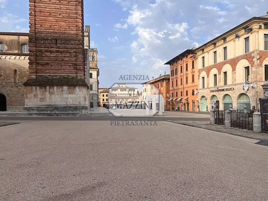 Immagine 1 di Locale commerciale in affitto  a Pietrasanta