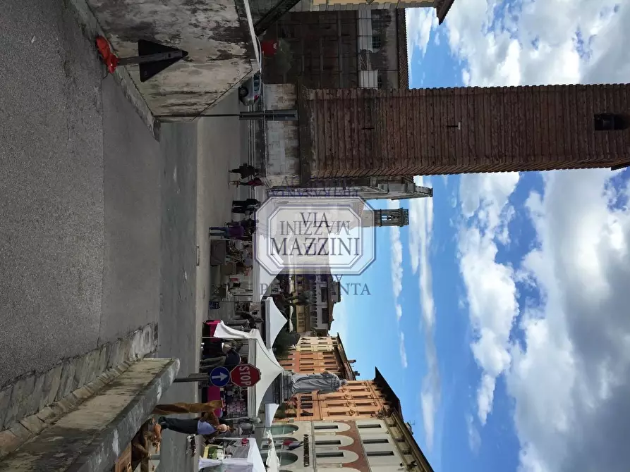 Immagine 20 di Locale commerciale in affitto  a Pietrasanta