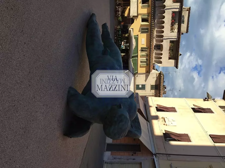 Immagine 14 di Locale commerciale in affitto  a Pietrasanta