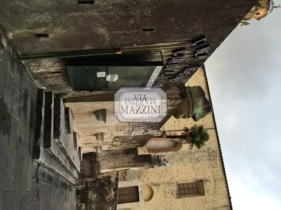 Immagine 5 di Locale commerciale in affitto  a Pietrasanta