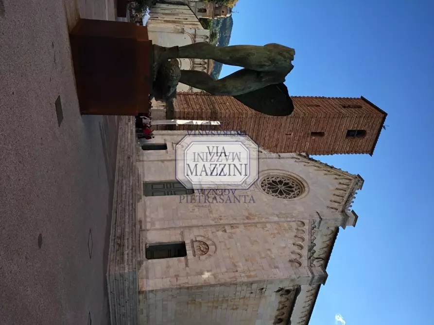 Immagine 11 di Locale commerciale in affitto  a Pietrasanta