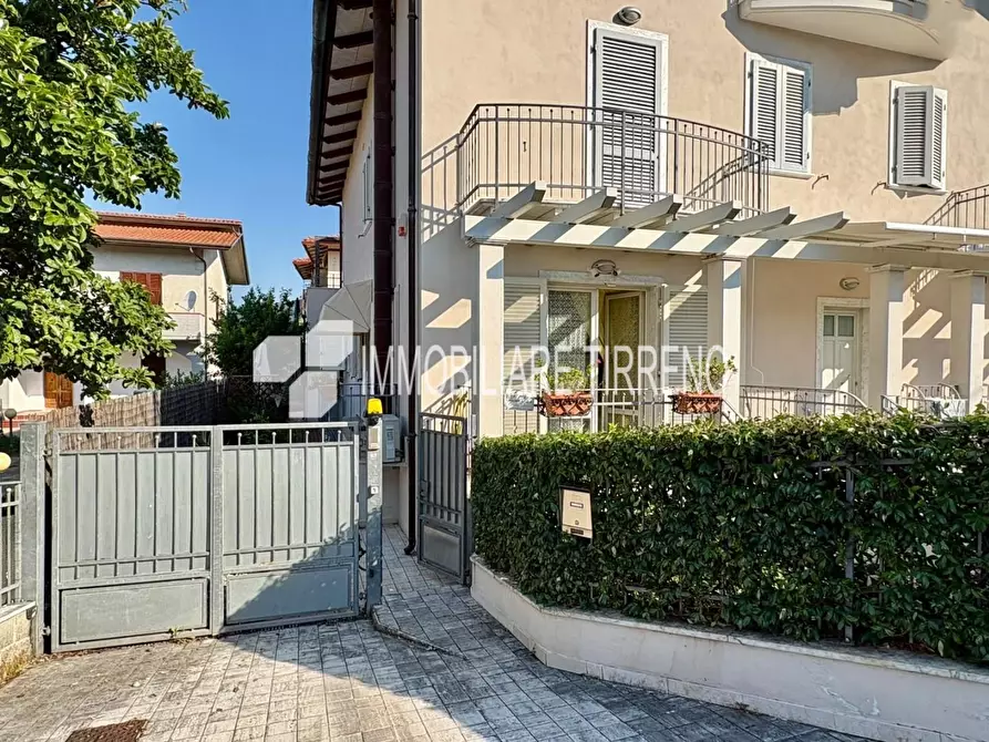Immagine 3 di Appartamento in vendita  a Massa