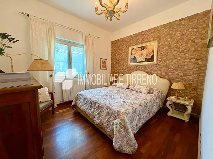 Immagine 11 di Appartamento in vendita  a Massa