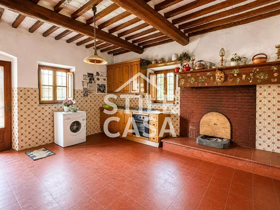 Immagine 4 di Casa colonica in vendita  a Pescia