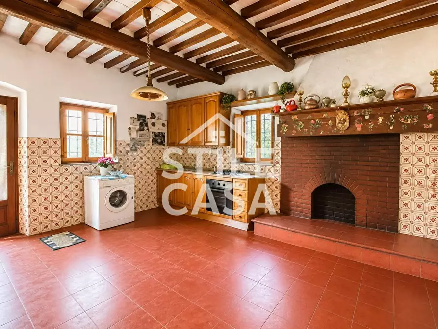 Immagine 5 di Casa colonica in vendita  a Pescia