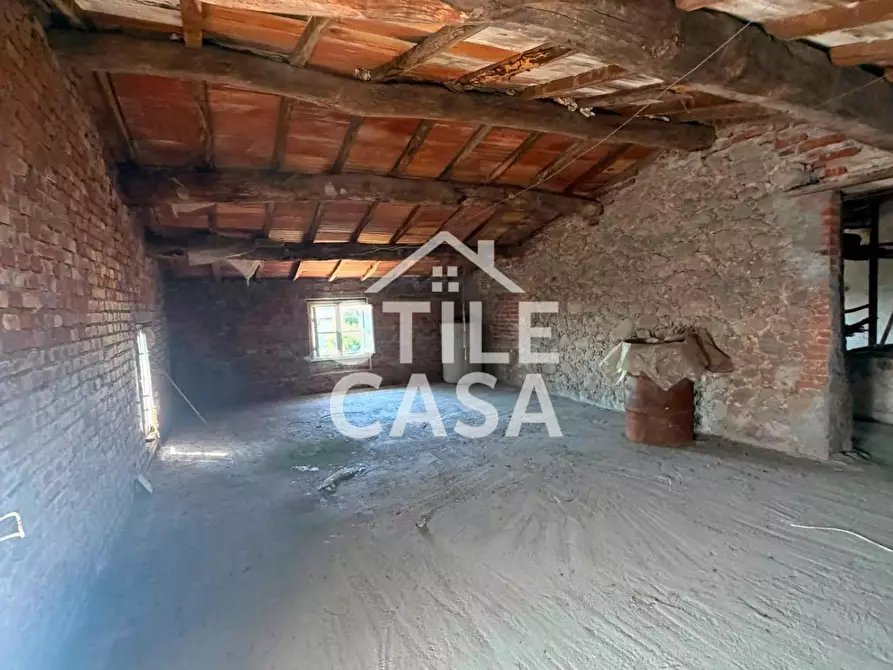 Immagine 29 di Casa colonica in vendita  a Pescia
