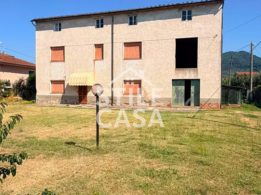 Immagine 30 di Casa colonica in vendita  a Pescia