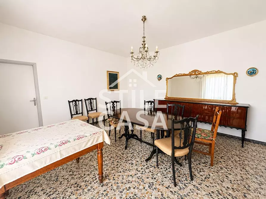 Immagine 9 di Casa colonica in vendita  a Pescia