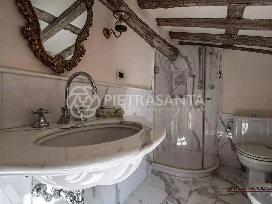 Immagine 23 di Rustico / casale in vendita  a Pietrasanta