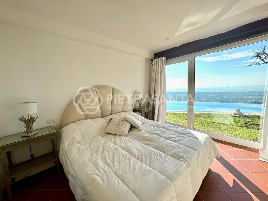 Immagine 12 di Casa colonica in vendita  a Pietrasanta