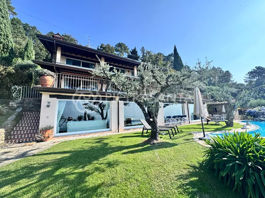 Immagine 53 di Casa colonica in vendita  a Pietrasanta