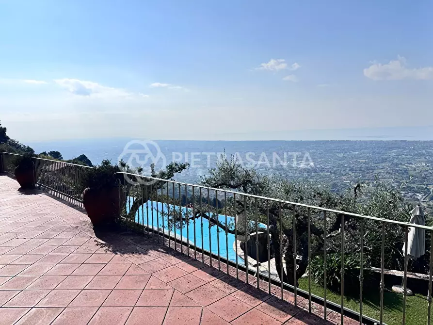 Immagine 25 di Casa colonica in vendita  a Pietrasanta