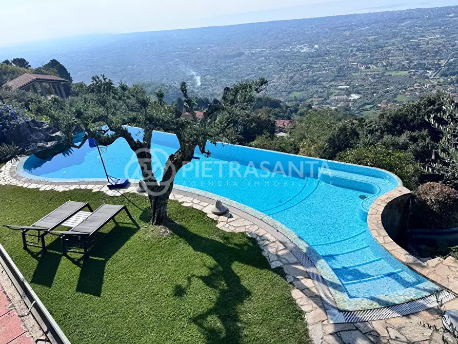 Immagine 27 di Casa colonica in vendita  a Pietrasanta