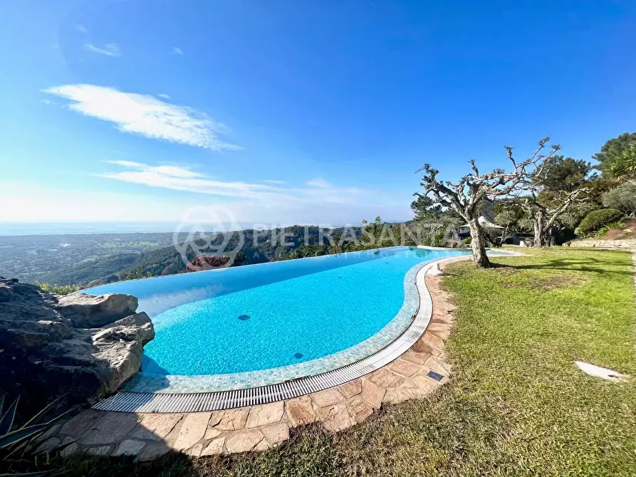 Immagine 4 di Casa colonica in vendita  a Pietrasanta