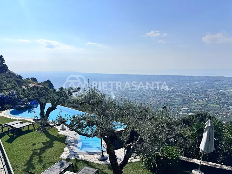 Immagine 26 di Casa colonica in vendita  a Pietrasanta