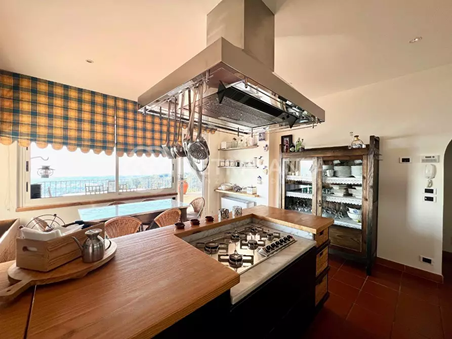 Immagine 14 di Casa colonica in vendita  a Pietrasanta