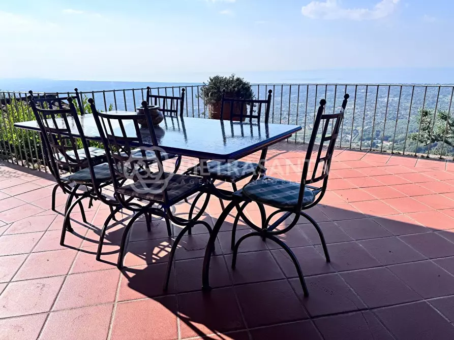 Immagine 23 di Casa colonica in vendita  a Pietrasanta