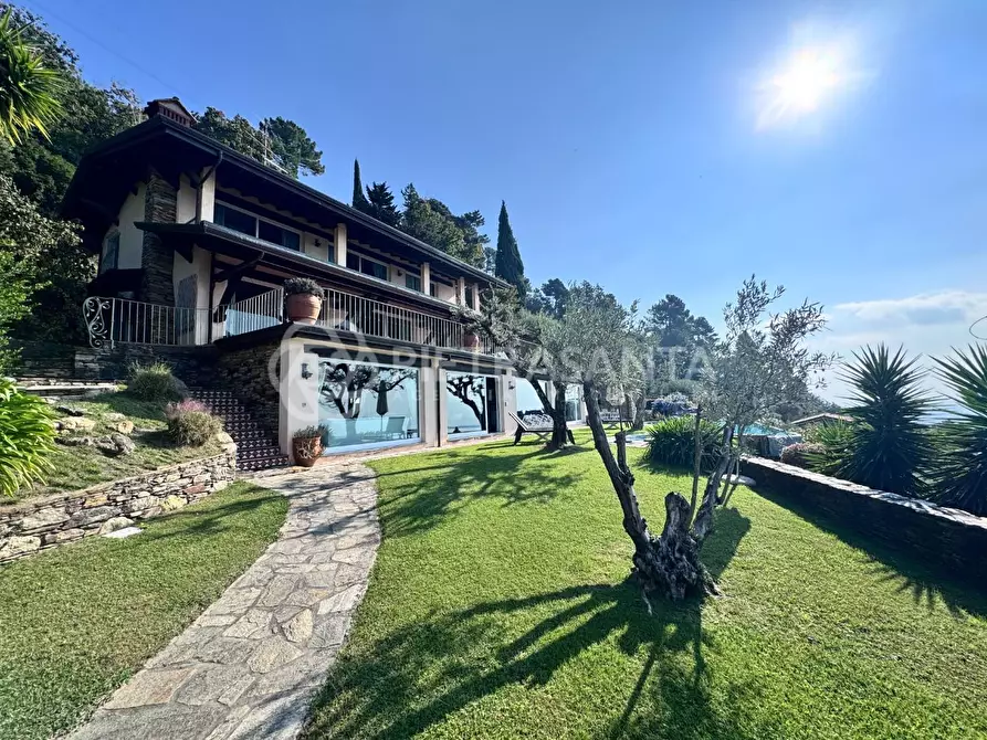 Immagine 54 di Casa colonica in vendita  a Pietrasanta