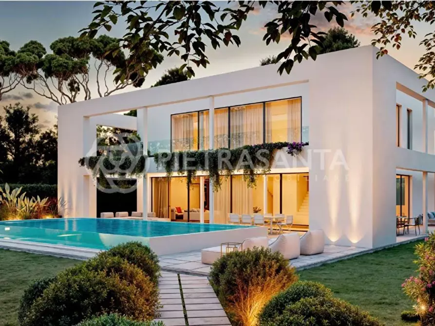 Immagine 1 di Villa in vendita  a Forte Dei Marmi