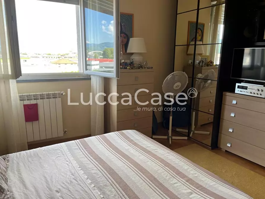 Immagine 13 di Appartamento in vendita  a Lucca