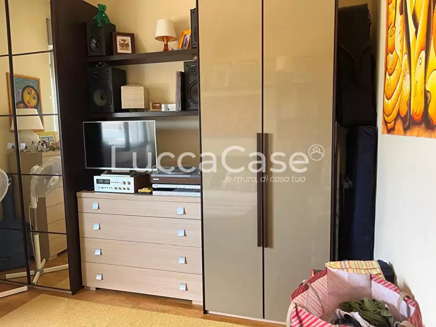 Immagine 14 di Appartamento in vendita  a Lucca