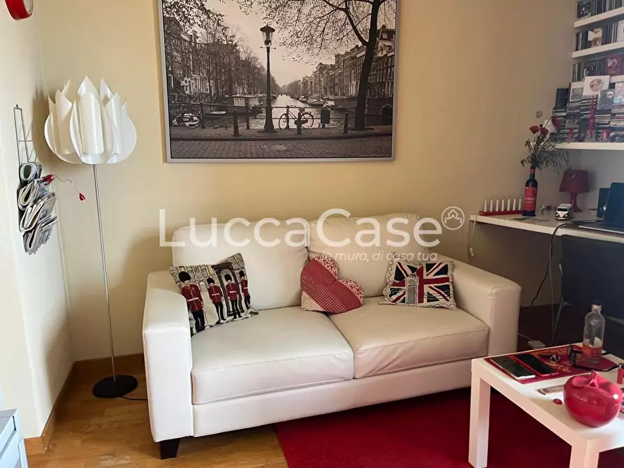 Immagine 8 di Appartamento in vendita  a Lucca