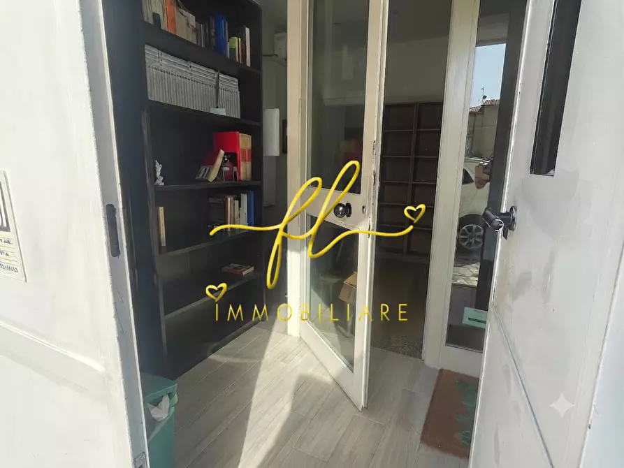 Immagine 11 di Locale commerciale in affitto  a Carrara