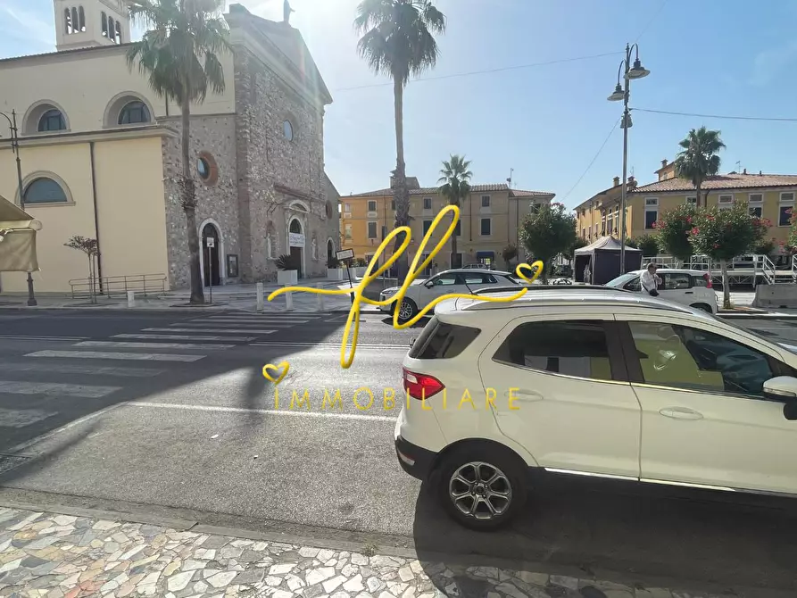 Immagine 12 di Locale commerciale in affitto  a Carrara
