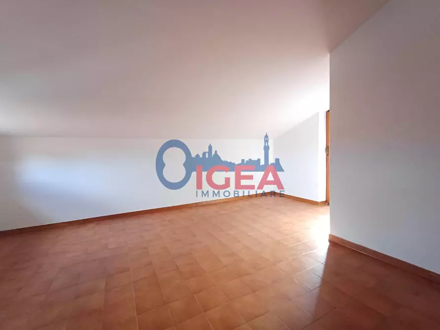 Immagine 11 di Appartamento in vendita  a Siena