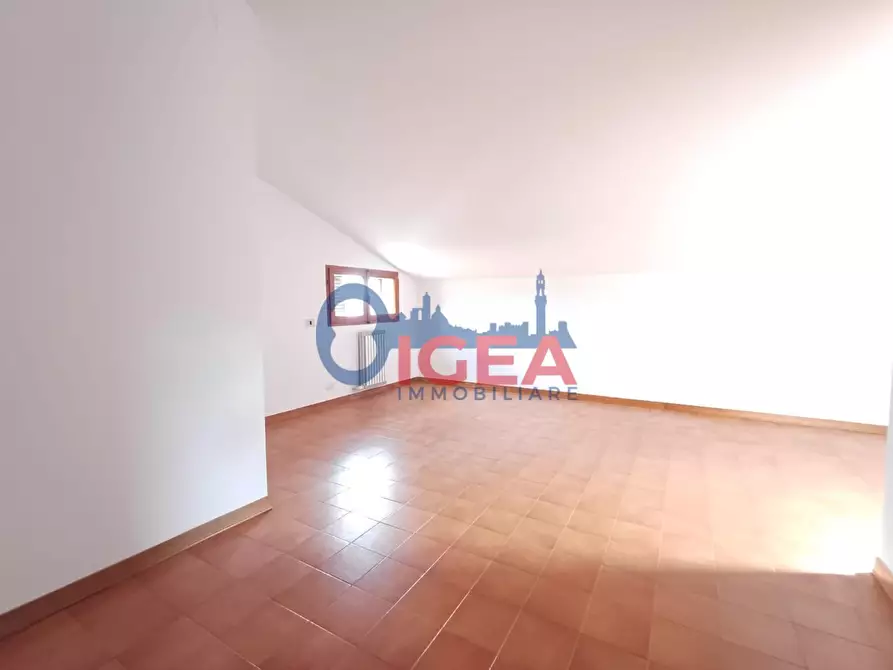 Immagine 12 di Appartamento in vendita  a Siena