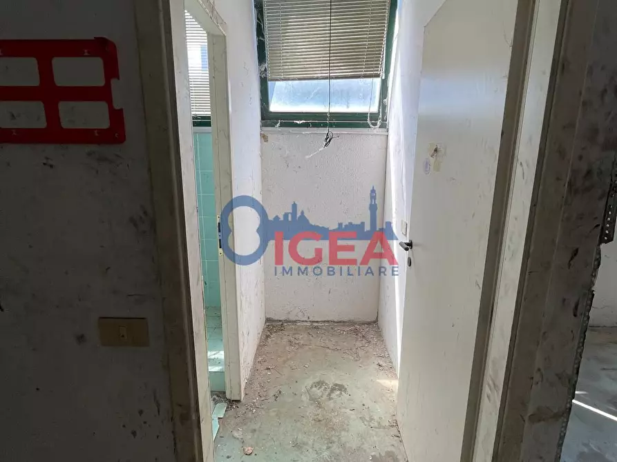 Immagine 3 di Magazzino in vendita  a Colle Di Val D'elsa